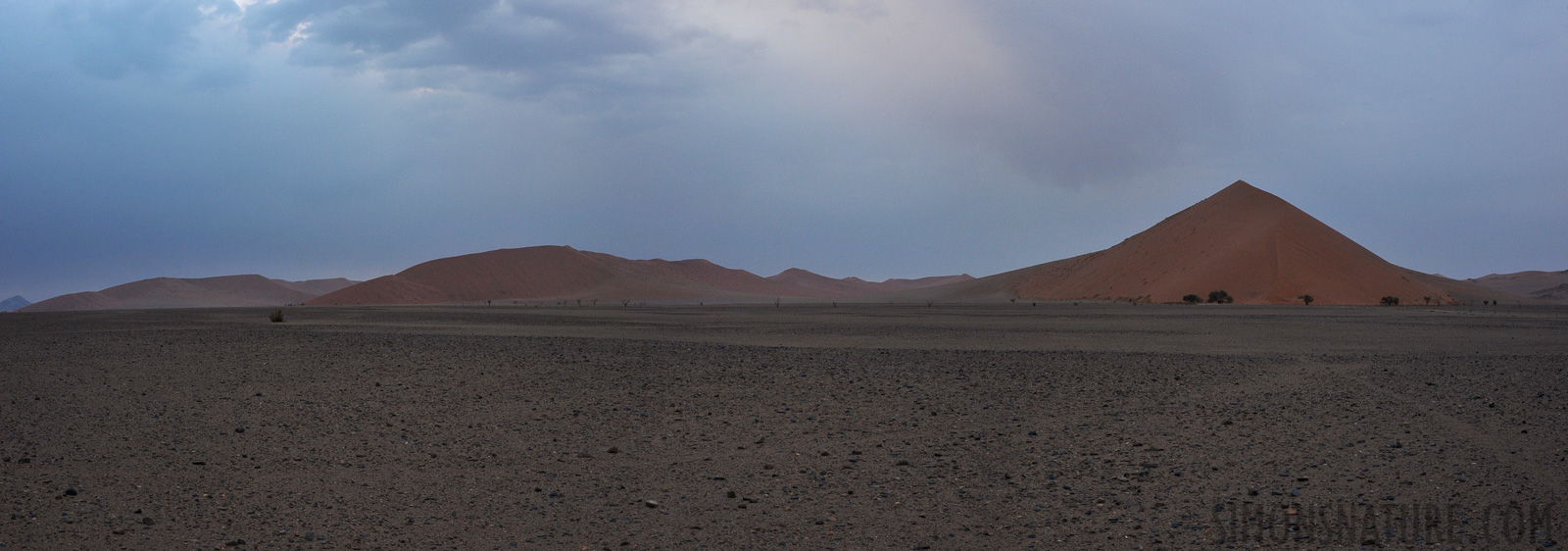 Namib-Naukluft National Park [28 mm, 1/50 sec at f / 11, ISO 1250]